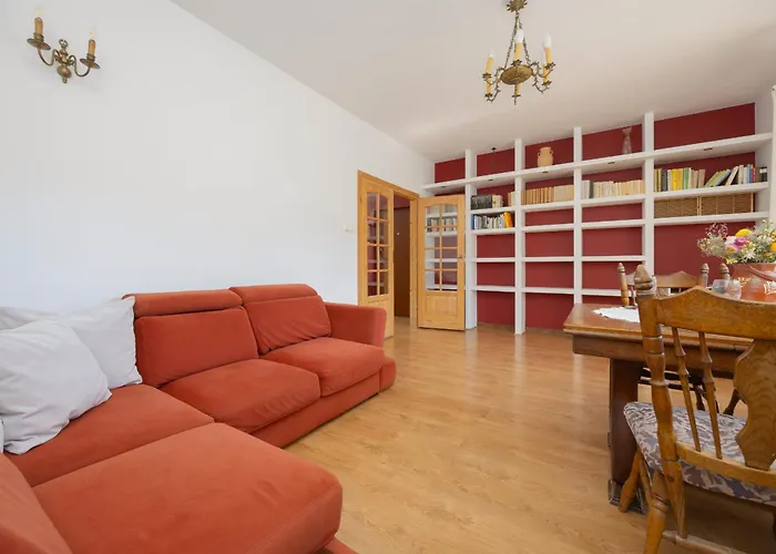 Spacious Apartment With Parking By Noclegi Renters