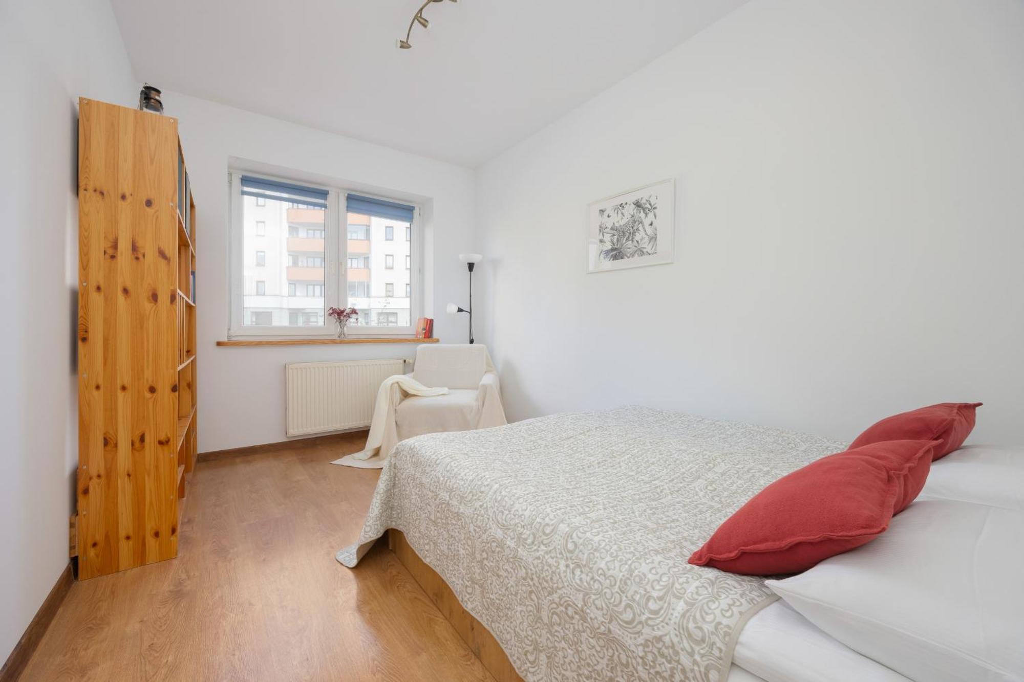 Spacious With Parking By Renters Apartament