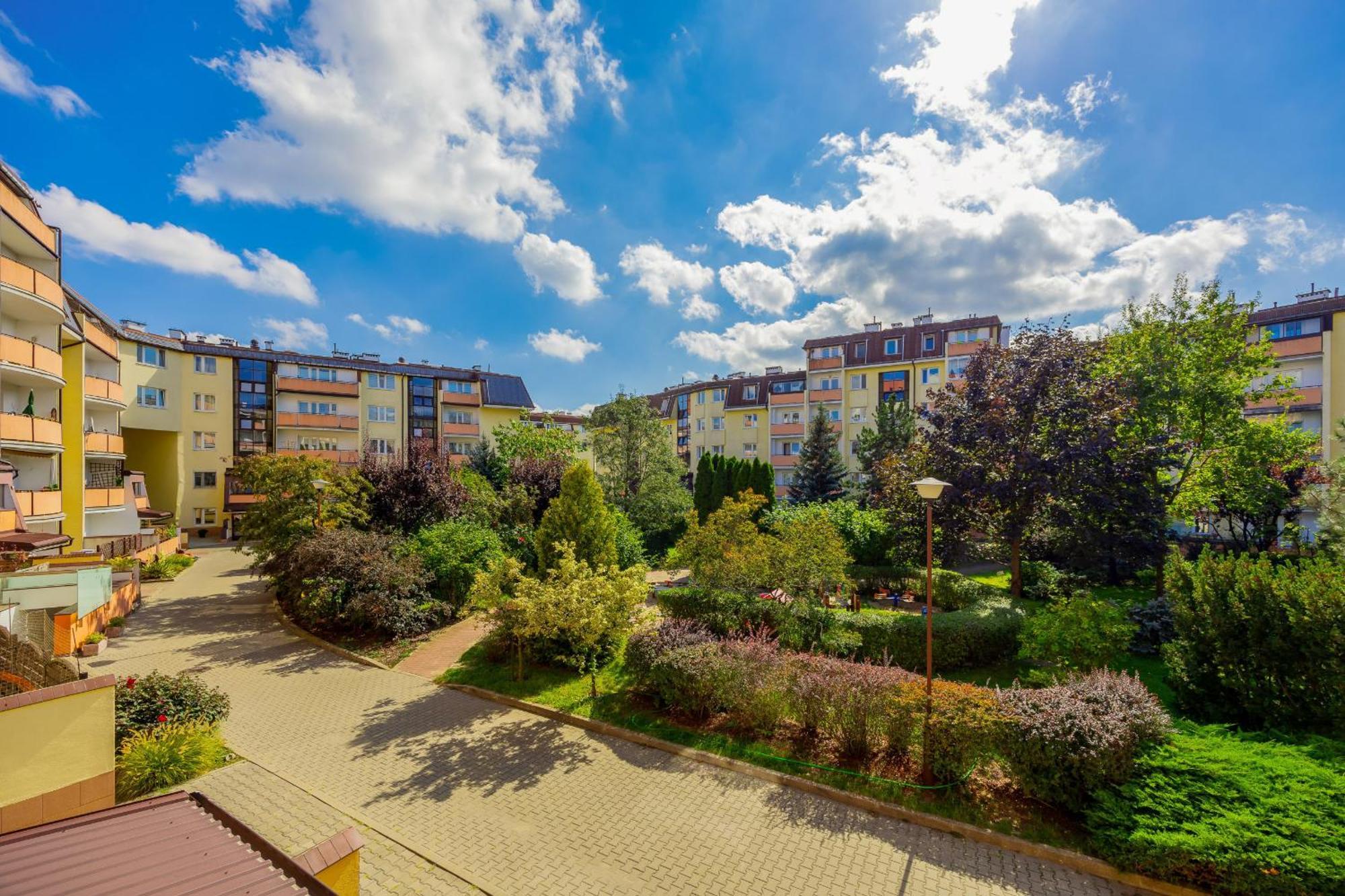 Spacious With Parking By Renters Warszawa